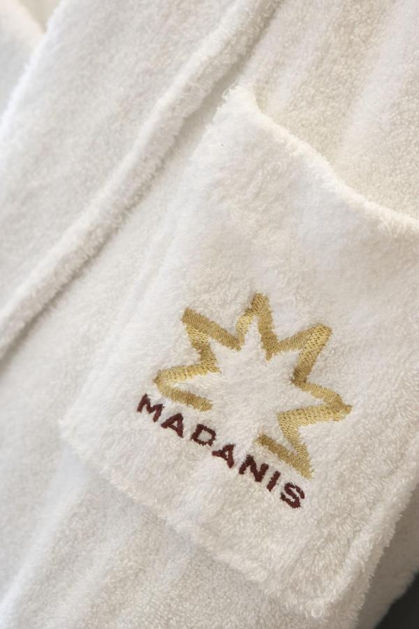 Hotel Madanis L'Hospitalet de Llobregat Eksteriør billede